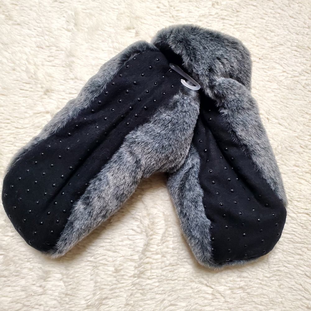 Women's Cozy Black and Gray Faux Fur Slipper Socks